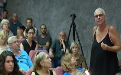 Angry residents at a meeting to discuss the Greek Orthodox Church sale of land to private real estate developers, July 4, 2017. (Channel 2 screenshot) 