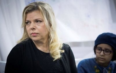 Prime Minister Benjamin Netanyahu's wife Sara visits cancer patients and their parents at a protest tent in Jerusalem's Sacher Park on June 15, 2017. (Yonatan Sindel/Flash90)