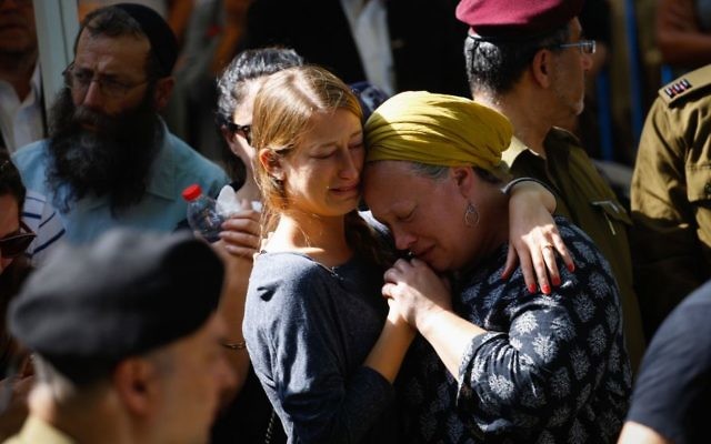 Family and friends attend the funeral of Lt. David Golovensitz at the Mount Herzl military cemetery in Jerusalem on July 5, 2017. (Hadas Parush/Flash90) Family and friends attend the funeral of Lt. David Golovensitz at the Mount Herzl military cemetery in Jerusalem on July 5, 2017. (Hadas Parush/Flash90)