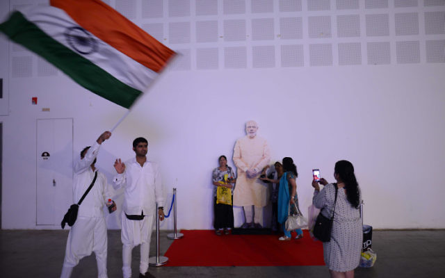 Members of the Indian community in Israel celebrate during an event marking 25 years of good relations between Israel and India during the official visit of the Indian Prime Minister Narendra Modi, at the Convention Center in Tel Aviv, on July 5, 2017. (Tomer Neuberg/Flash90)