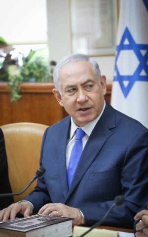 Prime Minister Benjamin Netanyahu attends the weekly cabinet meeting at the Prime Minister's Office in Jerusalem, July 9, 2017. (Ohad Zweigenberg/POOL) 
