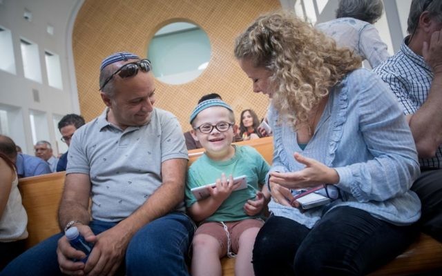 Parents of children from the Hadassah Hospital Ein Kerem hema-oncology department in the High Court of Justice in Jerusalem, July 9, 2017. (Yonatan Sindel/ Flash90) Parents of children from the Hadassah Hospital Ein Kerem hema-oncology department in the High Court of Justice in Jerusalem, July 9, 2017. (Yonatan Sindel/ Flash90)