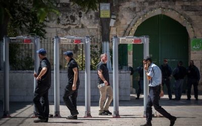 Israeli security forces near metal detectors placed outside the Temple Mount, in Jerusalem's Old City, on July 16, 2017. (Yonatan Sindel/Flash90)