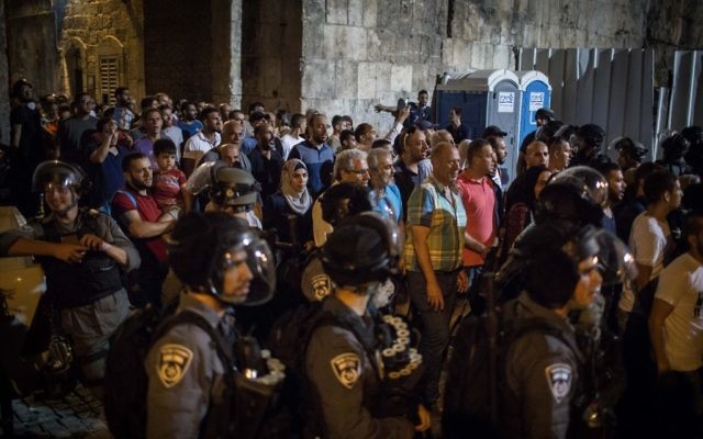 Muslim worshipers and police at the Lions Gate in Jerusalem's Old City on July 27, 2017. (Hadas Parush/Flash90) Muslim worshipers and police at the Lions Gate in Jerusalem's Old City on July 27, 2017. (Hadas Parush/Flash90)