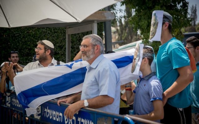 Right wing activists Michael Ben Ari (center) and Itamar Ben Gvir (left) carry a fake coffin draped with the Israeli flag during a protest against the removal of metal detectors and other security measures from the Temple Mount, near the Prime Minister's Residence in Jerusalem, July 27, 2017. (Yonatan Sindel/Flash90) Right wing activists Michael Ben Ari (center) and Itamar Ben Gvir (left) carry a fake coffin draped with the Israeli flag during a protest against the removal of metal detectors and other security measures from the Temple Mount, near the Prime Minister's Residence in Jerusalem, July 27, 2017. (Yonatan Sindel/Flash90)