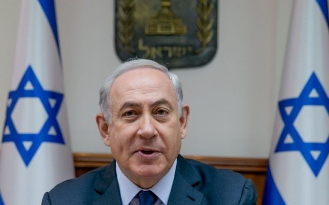 Prime Minister Benjamin Netanyahu leads the weekly cabinet meeting at the Prime Ministers office in Jerusalem on July 30, 2017. (Ohad Zweigenberg/Flash90)