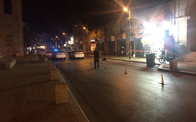 Police at the scene of a stabbing in Jaffa, July 27, 2017. (Israel Police spokesperson)