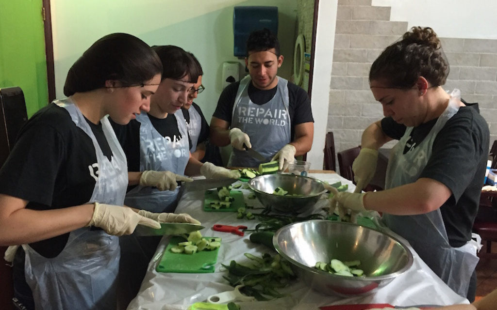 Repair the World volunteers assisting with food preparation at Masbia Soup Kitchen in Brooklyn. (Alli Lesovoy/via JTA) Repair the World volunteers assisting with food preparation at Masbia Soup Kitchen in Brooklyn. (Alli Lesovoy/via JTA)