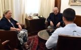 Prime Minister Benjamin Netanyahu on July 25, 2017,meets with Israeli Ambassador to Jordan Einat Schlein and security guard 'Ziv,' who shot dead two Jordanians as he was being stabbed by one of them. (Haim Zach/GPO)