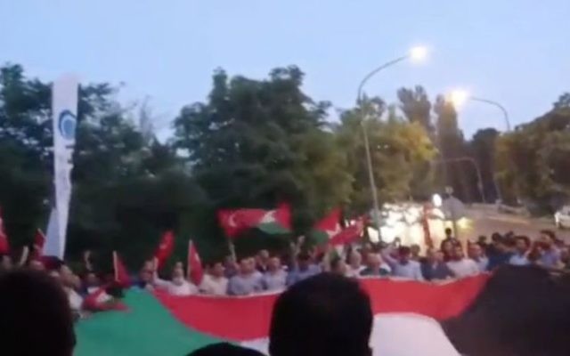 Protestors demonstrate outside the Israeli consulate in Istanbul over the closure of the Temple Mount following a deadly terror attack on July 14, 2017. (Screen Capture: Channel 2)