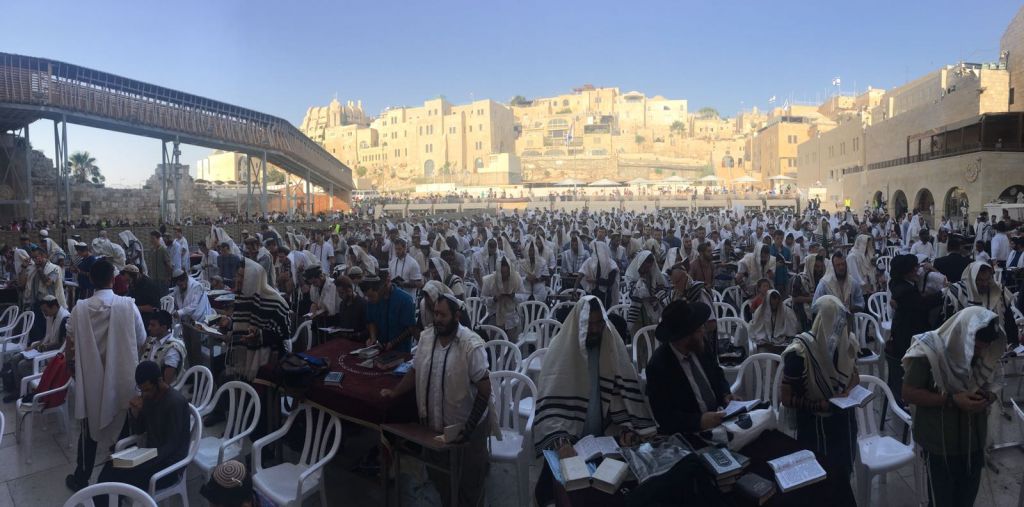 Some 2,000 grassroots activists attended a prayer 'protest' organized by Mercaz Liba at the Western Wall on July 24, 2017. (courtesy) Some 2,000 grassroots activists attended a prayer 'protest' organized by Mercaz Liba at the Western Wall on July 24, 2017. (courtesy)