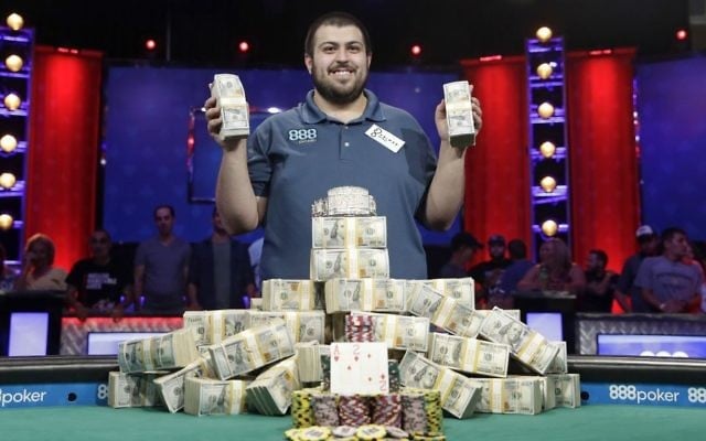 Scott Blumstein poses for photographers after winning the World Series of Poker main event, Sunday, July 23, 2017, in Las Vegas. (AP Photo/John Locher) Scott Blumstein poses for photographers after winning the World Series of Poker main event, Sunday, July 23, 2017, in Las Vegas. (AP Photo/John Locher)