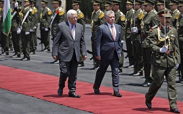 Jordan's King Abdullah II, center-right, and Palestinian Authority President Mahmoud Abbas, center-left, observe the honor guard during a visit by the Jordanian king to the West Bank city of Ramallah, August 7, 2017. (AFP/Ahmad GHARABLI) Jordan's King Abdullah II, center-right, and Palestinian Authority President Mahmoud Abbas, center-left, observe the honor guard during a visit by the Jordanian king to the West Bank city of Ramallah, August 7, 2017. (AFP/Ahmad GHARABLI)