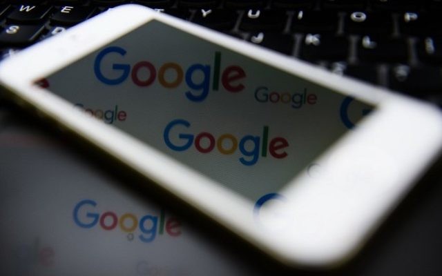 This file photo taken on February 11, 2016, shows the logo for US technology company and search engine Google displayed on screens in London. (AFP Photo/Leon Neal) This file photo taken on February 11, 2016, shows the logo for US technology company and search engine Google displayed on screens in London. (AFP Photo/Leon Neal)