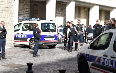 Police gather at the scene of a suspected car-ramming attack on French soldiers on patrol in the Paris suburb of Levallois-Perret on August 9, 2017. (AFP Photo/Stephane De Sakutin)