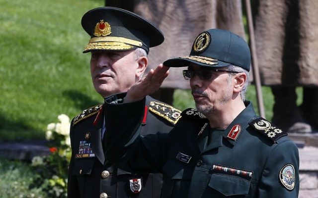 General Staff of the Armed Forces of Iran, Mohammad Bagheri, right, salutes the honor guards as he is welcomed by Chief of the General Staff of the Turkish Armed Forces Hulusi Akar during his official visit at the Turkish General Staff headquarters in Ankara, on August 15, 2017. (AFP/STR) General Staff of the Armed Forces of Iran, Mohammad Bagheri, right, salutes the honor guards as he is welcomed by Chief of the General Staff of the Turkish Armed Forces Hulusi Akar during his official visit at the Turkish General Staff headquarters in Ankara, on August 15, 2017. (AFP/STR)