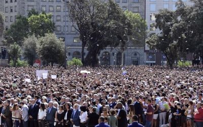 People wait before a minute of silence for the victims of the Barcelona attack at Plaza de Catalunya on August 18, 2017. (AFP/Javier Soriano)