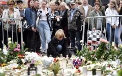 Candles and flowers are left at the makeshift memorial by well wishers for the victims of Friday's stabbings at the Turku Market Square, Finland on August 19, 2017. (AFP Photo/Lehtikuva/Vesa Moilanen)
