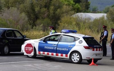 Spanish police officers block a road near Alcanar on August  20, 2017, as part of an operation to find a suspect of the Barcelona terror attack. (AFP PHOTO / JOSE JORDAN)