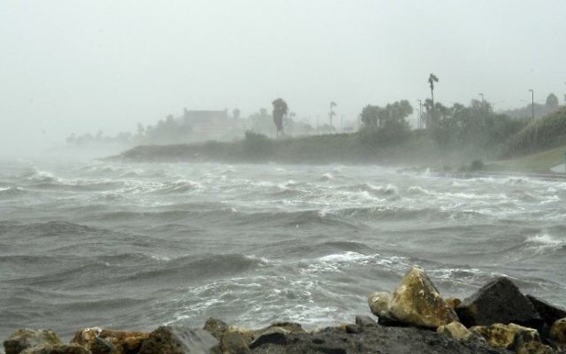 Strong winds batter seaside houses before the approaching Hurricane Harvey in Corpus Christi, Texas on August 25, 2017. (AFP PHOTO / MARK RALSTON) Strong winds batter seaside houses before the approaching Hurricane Harvey in Corpus Christi, Texas on August 25, 2017. (AFP PHOTO / MARK RALSTON)
