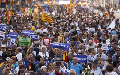 People attend a march against terrorism which slogan is #NoTincPor (I'm Not Afraid) in Barcelona on August 26, 2017, following the Barcelona and Cambrils attacks that killed 15 people and injuring over 100. (AFP PHOTO / PAU BARRENA)