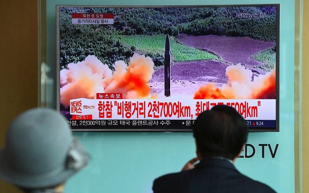 People watch a television news screen showing file footage of a North Korean missile launch, at a railway station in Seoul on August 29, 2017. (AFP/Jung Yeon-Je) People watch a television news screen showing file footage of a North Korean missile launch, at a railway station in Seoul on August 29, 2017. (AFP/Jung Yeon-Je)