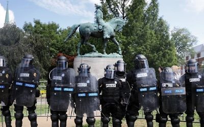 Virginia State Police in riot gear stand in front of the statue of Confederate General Robert E. Lee before forcing white nationalists out of Emancipation Park after the "Unite the Right" rally was declared an unlawful gathering August 12, 2017 in Charlottesville, Virginia. (Chip Somodevilla/Getty Images/AFP)
