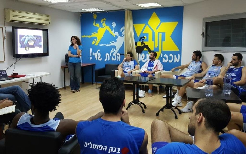 DayTwo's Lehi Segal (standing) discusses nutrition with members of Israel's national basketball team (DayTwo) DayTwo's Lehi Segal (standing) discusses nutrition with members of Israel's national basketball team (DayTwo)