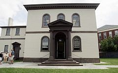 Visitors stand outside the Touro Synagogue in Newport, Rhode Island, July 30, 2009. (AP/Eric J. Shelton)