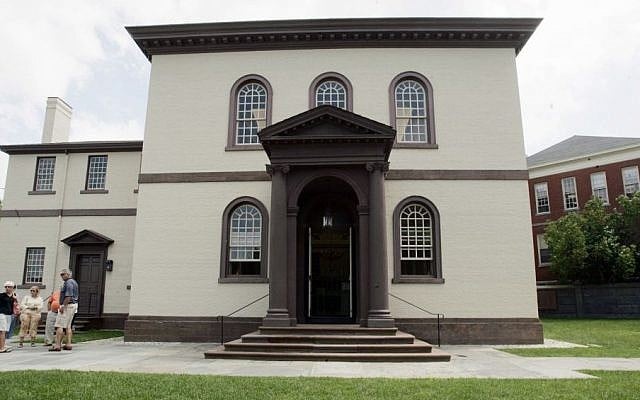 Visitors stand outside the Touro Synagogue in Newport, Rhode Island, July 30, 2009. (AP/Eric J. Shelton) Visitors stand outside the Touro Synagogue in Newport, Rhode Island, July 30, 2009. (AP/Eric J. Shelton)