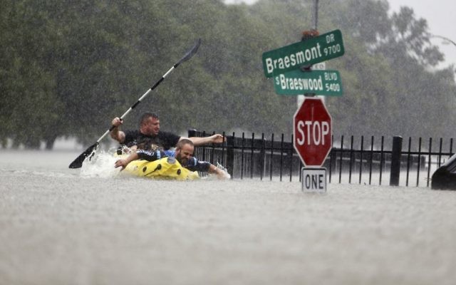 Two kayakers try to beat the current pushing them down an overflowing Brays Bayou from Tropical Storm Harvey in Houston, Texas, August 27, 2017. (Mark Mulligan/Houston Chronicle via AP) Two kayakers try to beat the current pushing them down an overflowing Brays Bayou from Tropical Storm Harvey in Houston, Texas, August 27, 2017. (Mark Mulligan/Houston Chronicle via AP)