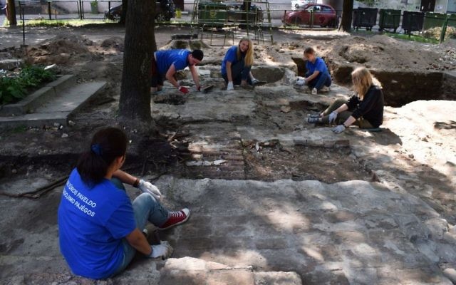 The ritual baths of the Great Synagogue of Vilnius, excavated by a team of Israeli, American and Lithuanian archaeologists, summer 2017. (John Seligman/IAA)
