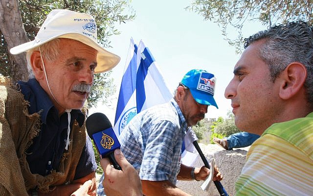 Al Jazeera reporter Elias Karram (R) interviews  Gershon Salomon outside the Western Wall on .July 30, 2009. (Rishwanth Jayapaul/FLASH90)