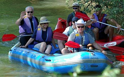 Prime Minister Benjamin Netanyahu, left, and his wife Sara Netanyahu, kayaking in the Jordan river on August 24 , 2010. (Hamad Almakt/ Flash90)