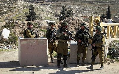 Illustrative photo of IDF soldiers in West Bank, on February 10, 2017. (Wisam Hashlamoun/Flash90)