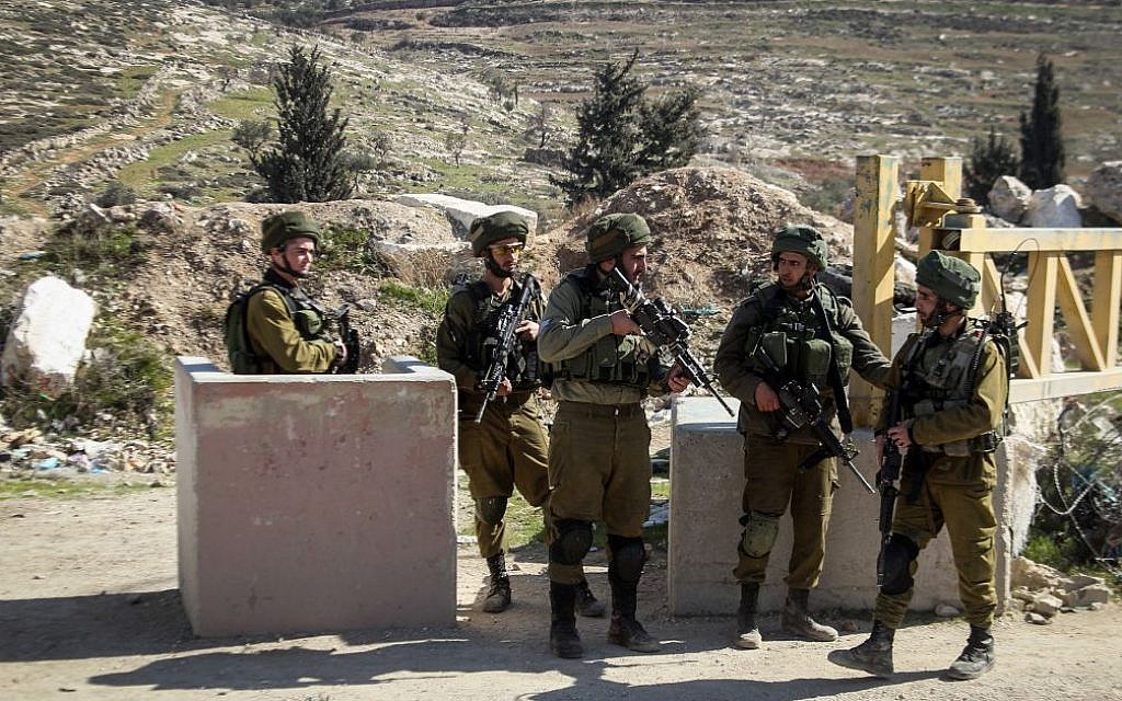Illustrative: IDF soldiers at a checkpoint in the West Bank. (Wisam Hashlamoun/Flash90)