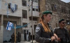Israeli soldiers guard the Machpela House in the West Bank city Hebron, on July 26, 2017. (Hadas Parush/ Flash90)