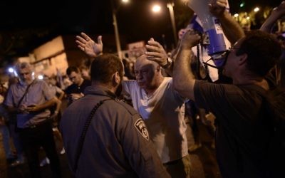 Demonstrators attend a protest against government corruption n Petah Tikva, August 19, 2017. (Tomer Neuberg/Flash90)