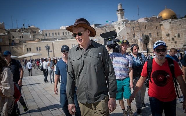 American television host, comedian and producer Conan O’Brien visits the Western Wall in the Old City of Jerusalem, August 28, 2017. (Yonatan Sindel/Flash90) American television host, comedian and producer Conan O’Brien visits the Western Wall in the Old City of Jerusalem, August 28, 2017. (Yonatan Sindel/Flash90)