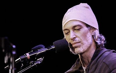 Matisyahu speaking at Le Poisson Rouge in New York City, Jan. 8, 2016. (Amir Norman)