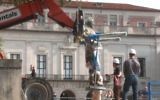 Screen capture from video showing construction workers removing a statue of former Confederate President Jefferson Davis from the University of Texas campus, August 30, 2015. (YouTube/kxan)