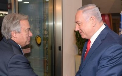 Prime Minister Benjamin Netanyahu (R) welcoming UN Secretary General Antonio Guterres to the Prime Minister's Office in Jerusalem, August 28, 2017. (GPO)