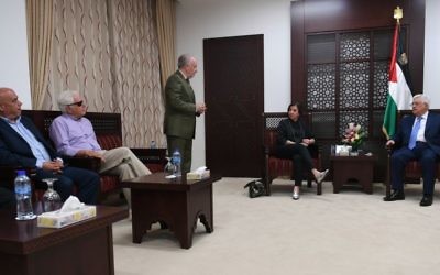 PA President Mahmoud Abbas (R) meets with Meretz chairwoman Zehava Galon (2nd R) at the presidential residence in Ramallah, West Bank, on August 20, 2017. (Osama Falah / Wafa)