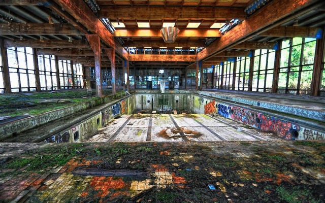 A photo of the former Grossinger’s resort in 2013. (Flickr Commons via JTA)