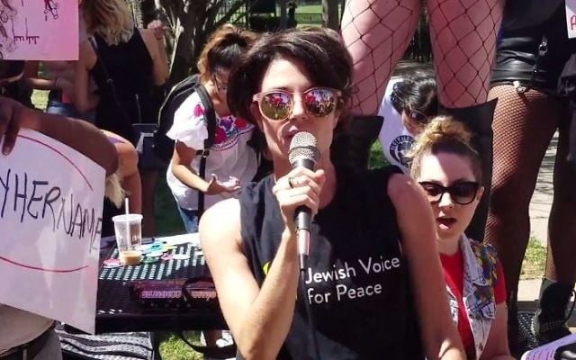 Jewish Voice for Peace representative Scout Bratt speaks at the SlutWalk Chicago rally on August 12, 2017. (Screen capture/YouTube) Jewish Voice for Peace representative Scout Bratt speaks at the SlutWalk Chicago rally on August 12, 2017. (Screen capture/YouTube)