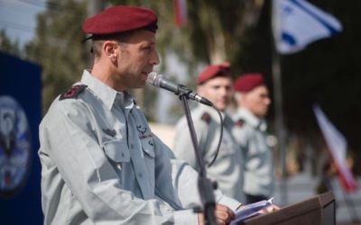 Col. Avi Blot makes an address during a ceremony naming him the new head of the army's Commando Brigade on August 17, 2017. (Israel Defense Forces)