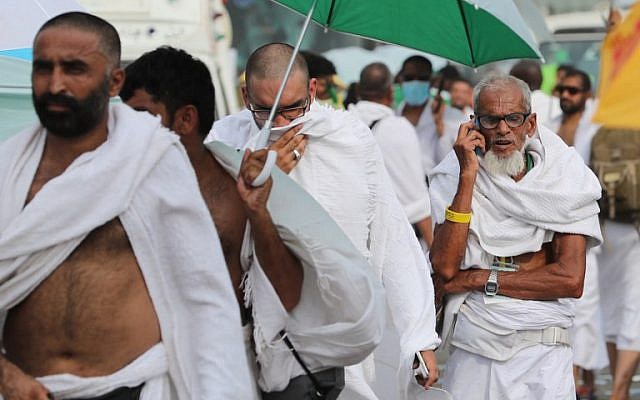 A Muslim pilgrim talks on a cell phone as he departs with other pilgrims from Mount Arafat, on the way to Muzdalifah, on August 31, 2017, ahead of the climax of hajj. (AFP Photo/Karim Sahib)