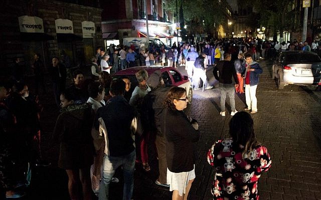 People gather on a street in downtown Mexico City during a magnitude 8.0 earthquake on September 7, 2017. (Pedro Pardo/AFP) People gather on a street in downtown Mexico City during a magnitude 8.0 earthquake on September 7, 2017. (Pedro Pardo/AFP)