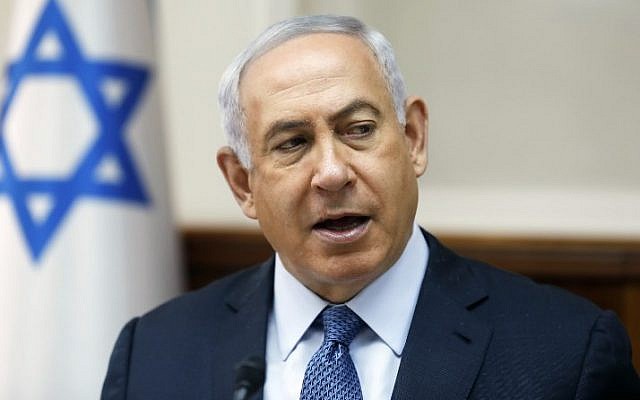 Prime Minister Benjamin Netanyahu attends the weekly cabinet meeting at the Prime Minister's Office in Jerusalem on September 10, 2017. (AFP Photo/Pool/Ronen Zvulun)