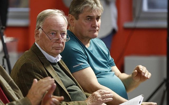 Top candidate of Germany's anti-Islam, anti-immigration AfD party for upcoming general elections, Alexander Gauland (C), attends an election campaign event in Frankfurt/Oder, eastern Germany, on September 11, 2017. (AFP/Odd Andersen) Top candidate of Germany's anti-Islam, anti-immigration AfD party for upcoming general elections, Alexander Gauland (C), attends an election campaign event in Frankfurt/Oder, eastern Germany, on September 11, 2017. (AFP/Odd Andersen)